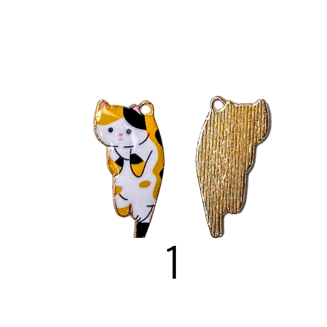 猫チャーム 10mm × 22mm